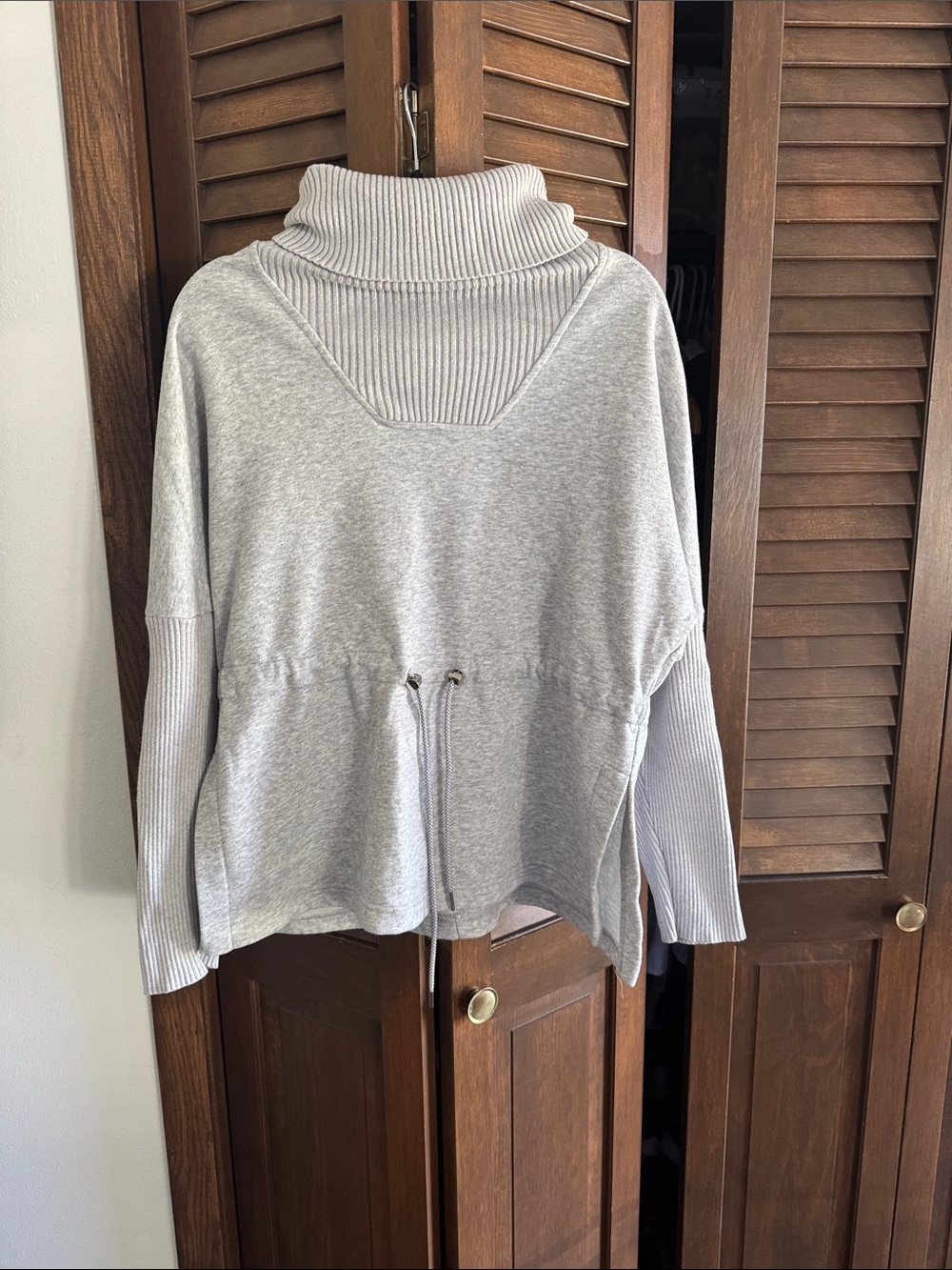 Women's Light Gray Ribbed Turtleneck Drawstring Sweatshirt